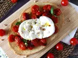 Recept Bruschetta s pečenými rajčaty a burratou