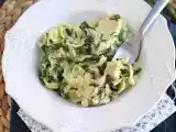 Recept Těstoviny ze špenátu s kozím sýrem a kuřecím masem v jednom hrnci