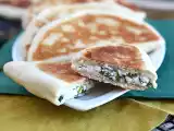 Recept Turecké palačinky plněné fetou, citronem a petrželkou - gözleme