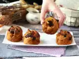 Recept Cruffins, kombinace croissantu a muffinu s krémem a čokoládou.