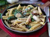 Recept Marry me chicken pasta: krémové těstoviny s kuřecím masem, sušenými rajčaty a parmazánem