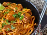 Recept Udonové nudle s kuřecím masem a krémovou thajskou kari omáčkou