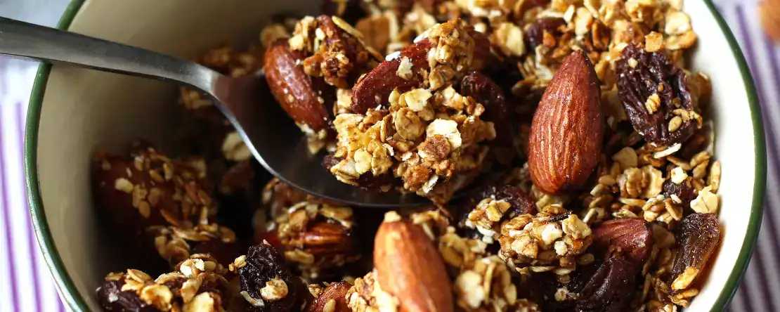 Expresní müsli s fritézou na vzduchu, které vám zkřehne snídaně