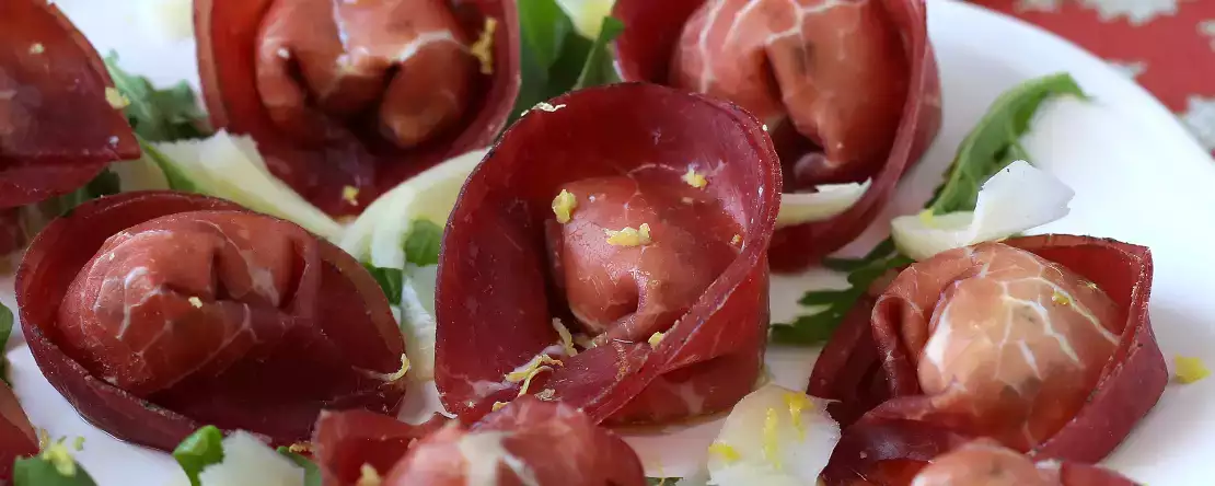 Tortelloni di bresaola plněné rukolou a sýrem ricotta: chutné a hotové za 10 minut!