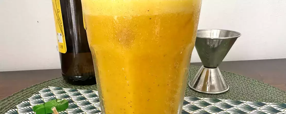 Caipirinha de maracujá batida: krémovější a osvěžující verze brazilské klasiky.