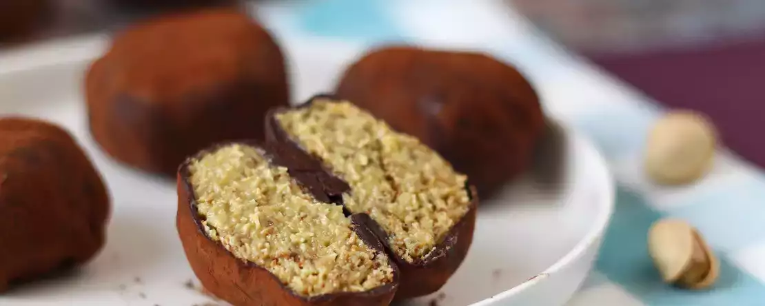 Dubajské žvýkací sušenky, virální recept na mochis s pistáciovou a kadaifovou náplní