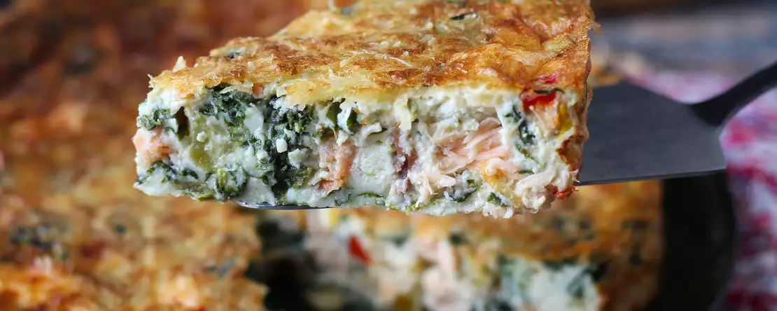 Quiche bez těsta s lososem, špenátem a cottage sýrem