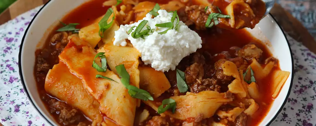 Lasagnová polévka s masem, ricottou a parmazánem