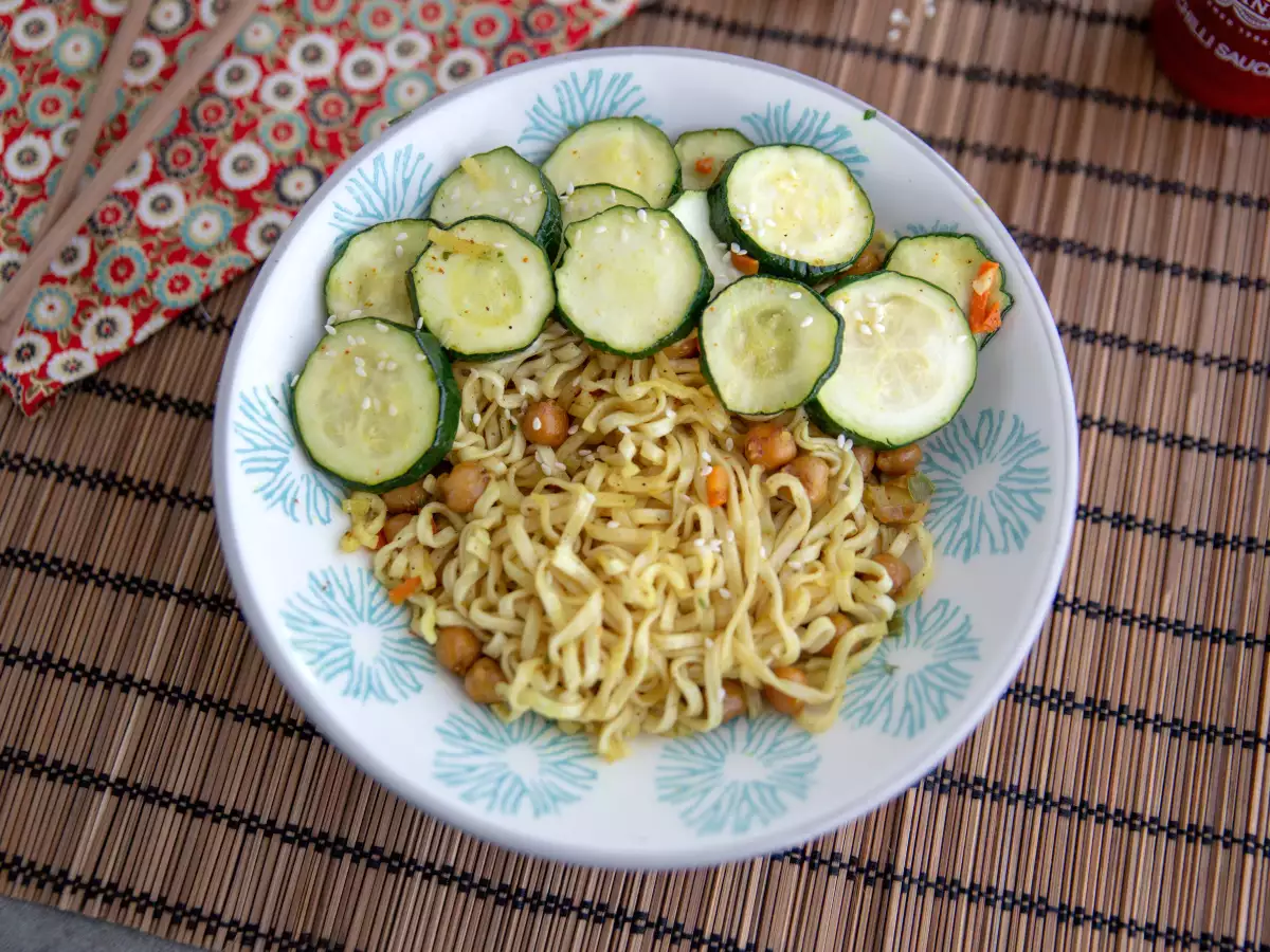 Recept Restované nudle s pečenou cizrnou a cuketou