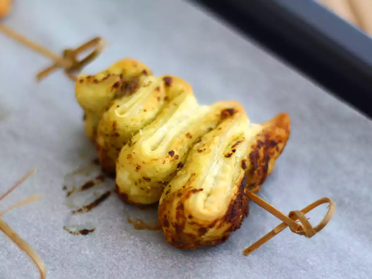 Recept Vánoční stromečky z listového těsta s pestem na vánoční aperitiv