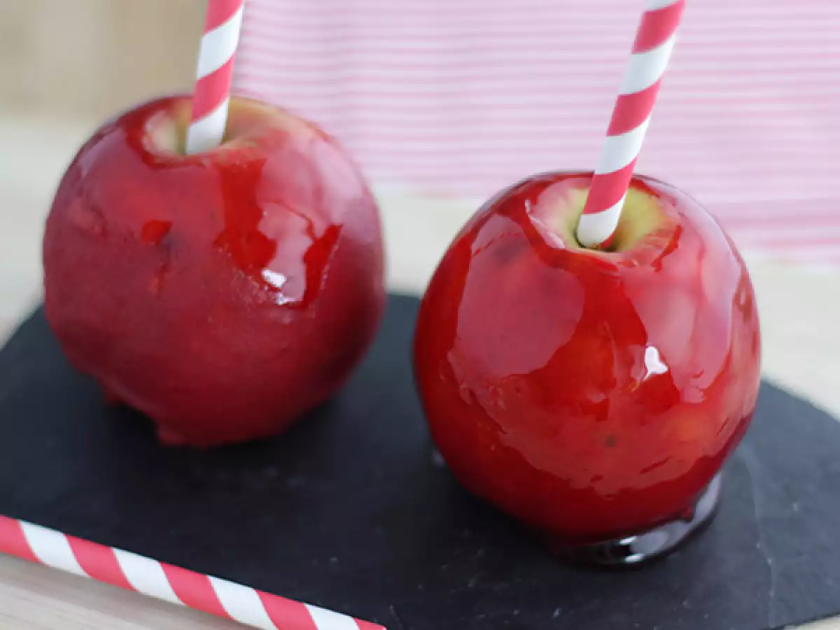 Recept Křupavá karamelová jablka na špejli