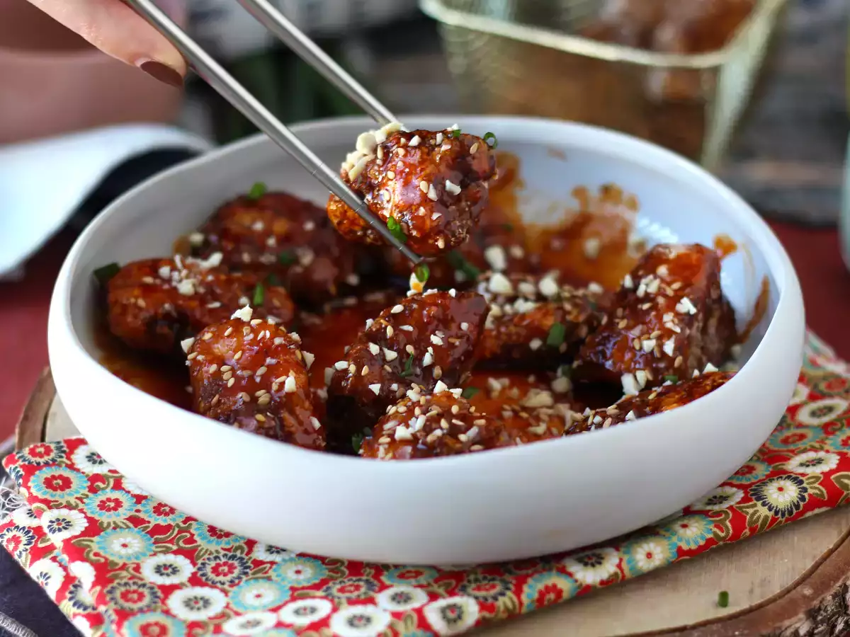 Recept Korejské smažené kuře s pikantní omáčkou gochujang - dakgangjeong