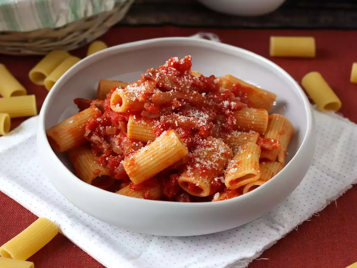 Recept Pasta all'amatriciana, tradiční recept vysvětlený krok za krokem