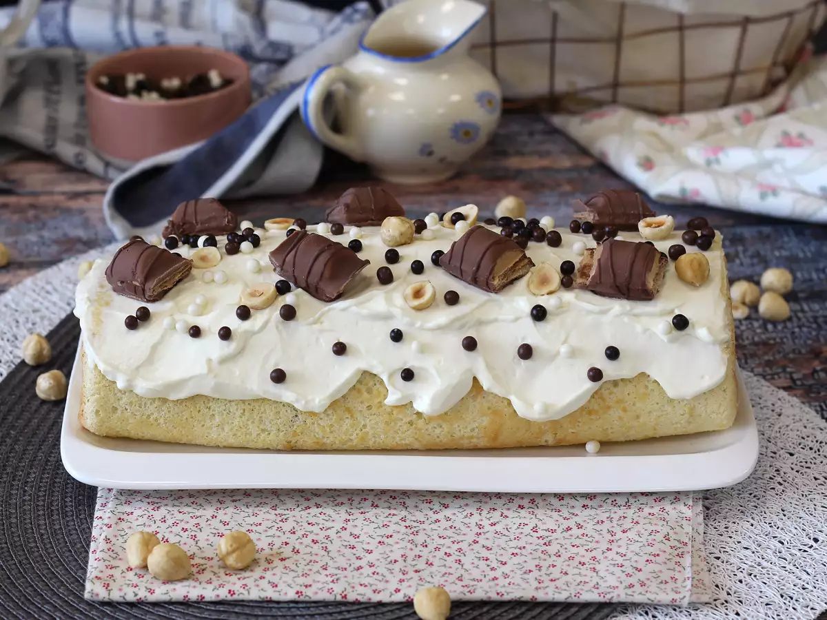 Recept Snadná roláda s příchutí kinder bueno, ideální jako narozeninový dort nebo vánoční poleno!