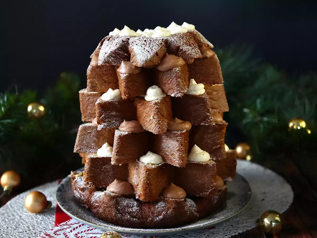 Recept Brioška pandoro plněná krémem nutella a vanilkovým krémem ve tvaru vánočního stromku.