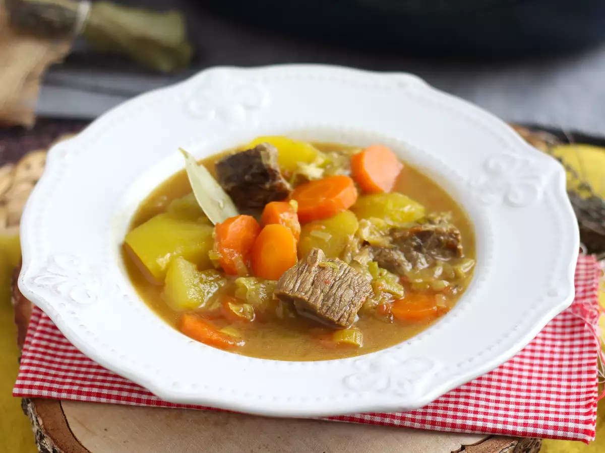 Recept Dušené hovězí s bramborami v tlakovém hrnci