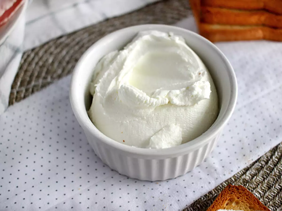 Recept Domácí smetanový sýr (typ philadelphia) se 2 přísadami