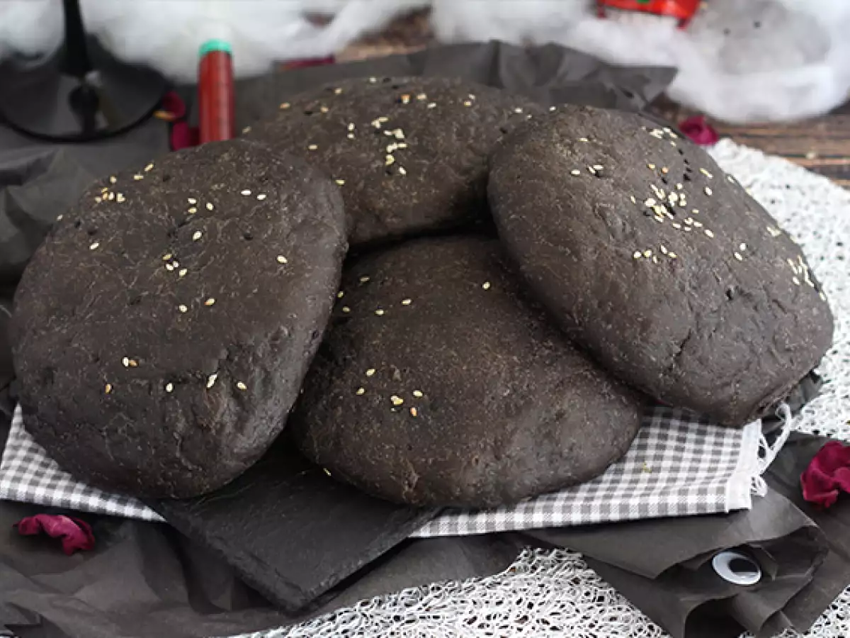 Recept Černé burgerové bulky se sépiovým inkoustem