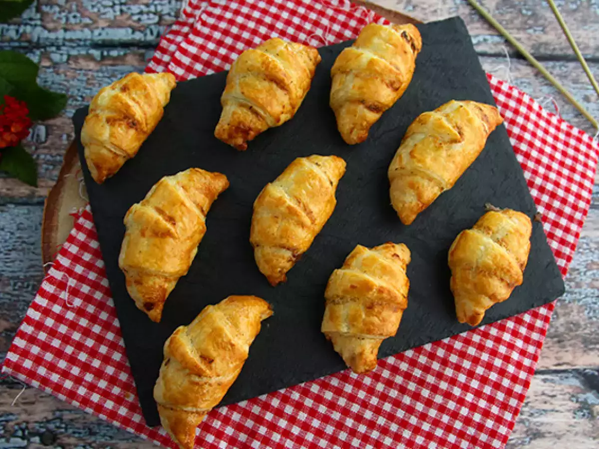 Recept Croissanty z listového těsta se šunkou a čerstvým sýrem