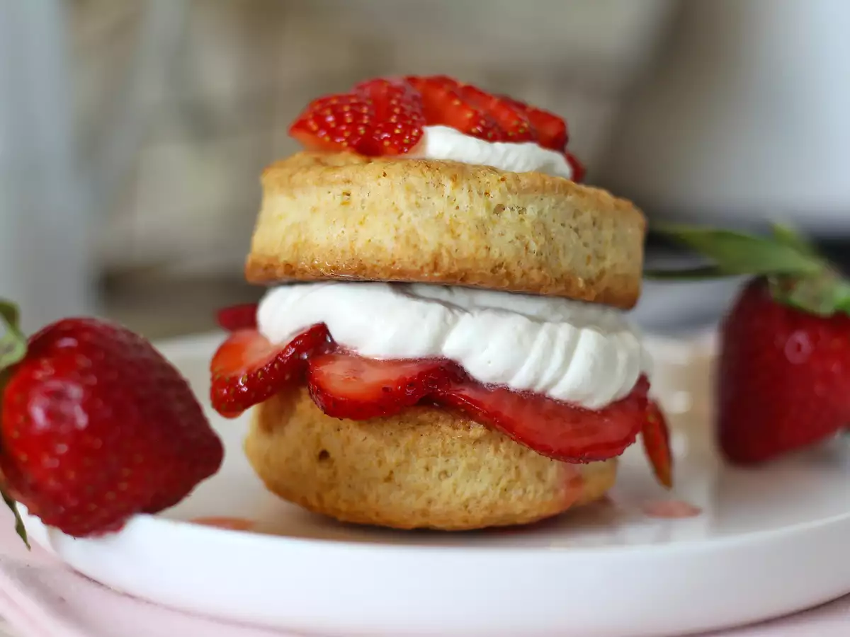 Recept Jahodový koláč, americký jahodovo-krémový koláč, který nikdy nezklame.