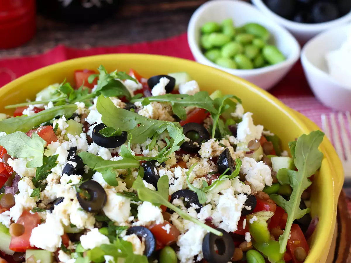 Recept Salát z čočky, fety a edamame s křupavou zeleninou