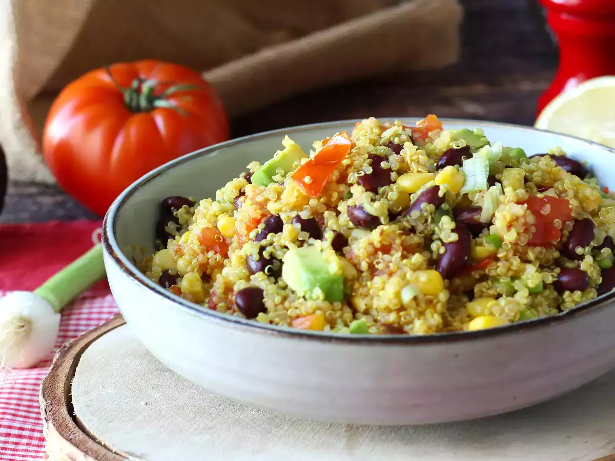 Recept Proteinový salát z quinoy s červenými fazolemi a kukuřicí