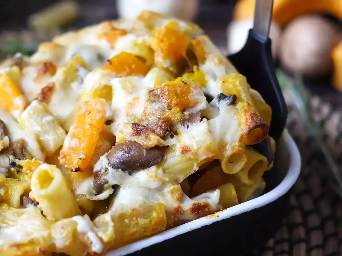 Recept Zapečené těstoviny s dýní, houbami a bešamelovou omáčkou