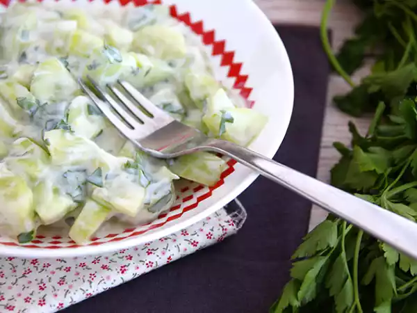 Recept Okurka s jogurtovou omáčkou