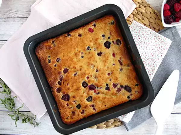 Recept Brownie z bílé čokolády a červeného ovoce (blondie)