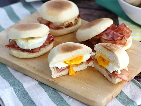 Recept Anglické muffiny s vejci a slaninou