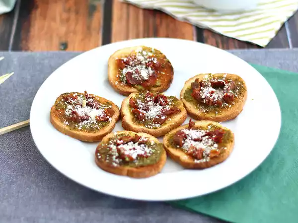Recept Toasty s pestem, parmazánem a sušenými rajčaty