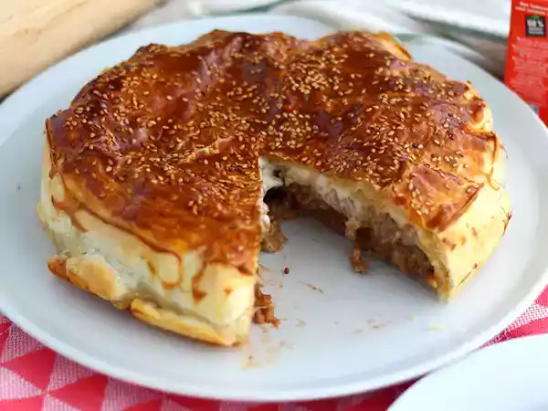 Recept Hamburgerový koláč, cheeseburger ke sdílení!