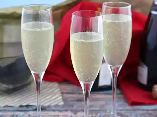 Recept Šampaňská polévka, slavnostní koktejl
