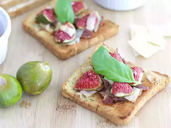 Recept Bruschetta s fíky, parmazánem a parmskou šunkou
