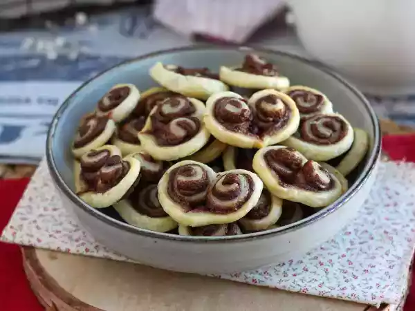 Recept Srdíčka z listového těsta s pomazánkou na valentýna