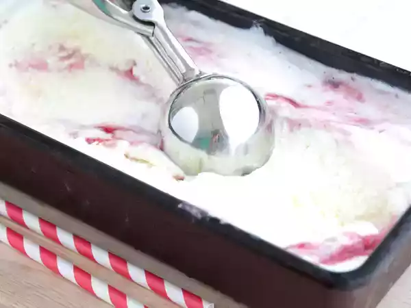 Recept Jogurtová a malinová zmrzlina