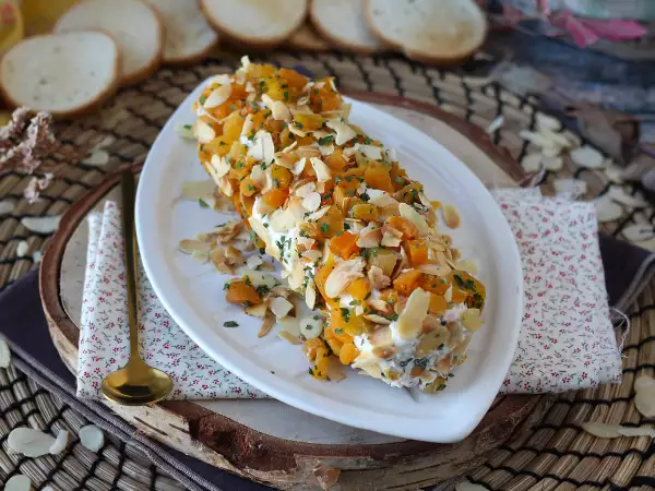 Recept Sýrový salám s meruňkami a mandlemi: dokonalý předkrm na slavnostní příležitosti!