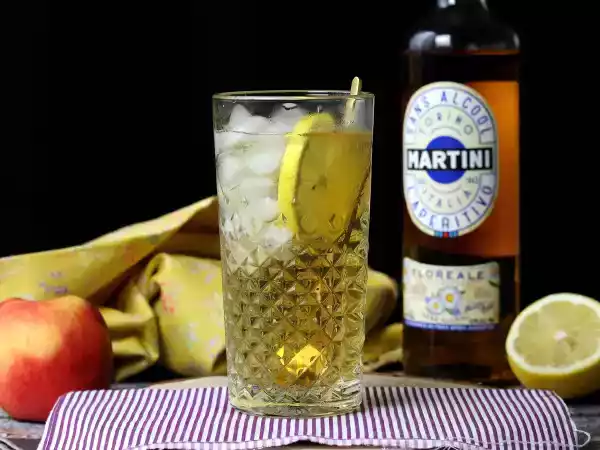 Recept Martini spritz bez alkoholu, sladký květinový koktejl k aperitivu