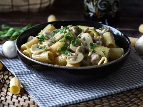 Recept Krémové těstoviny s houbami a klobásou