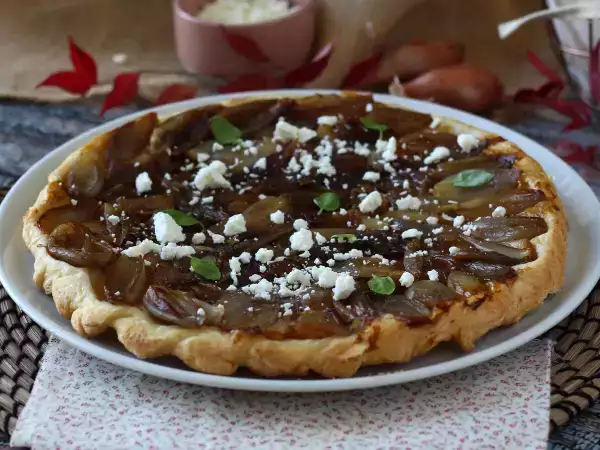 Recept Tarte tatin se šalotkou a fetou, neodolatelná slaná verze!