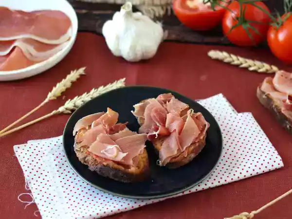 Recept Sendviče s rajčaty a šunkou serrano