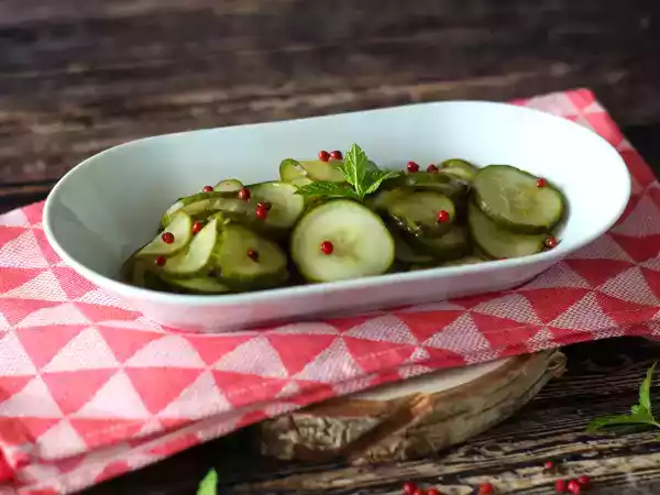 Recept Sladkokyselé okurky: rychlá a chutná příloha na léto!