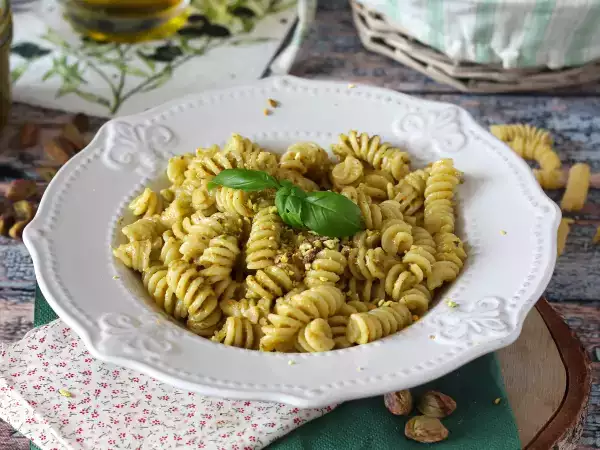 Recept Těstoviny s pistáciovým pestem: chutný a snadný recept