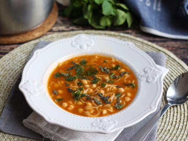 Recept Vegetariánská polévka, aromatická a lahodná polévka!