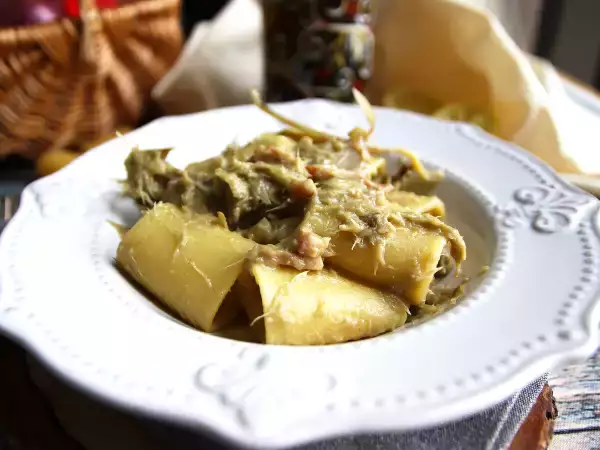 Recept Těstoviny s artyčoky a slaninou: chutný a snadno připravitelný první chod