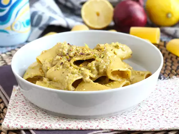 Recept Těstoviny s tuňákem, pistáciemi a citronem