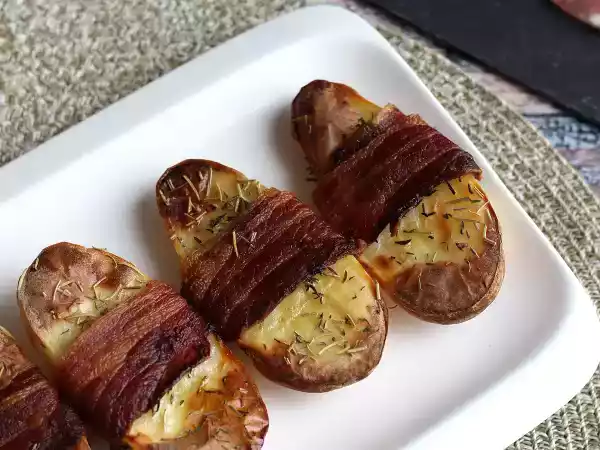 Recept Pečené brambory obalené v uzené slanině
