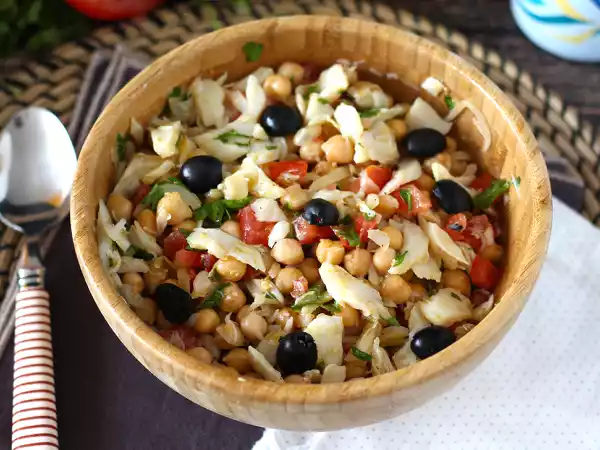 Recept Cizrnový salát s treskou