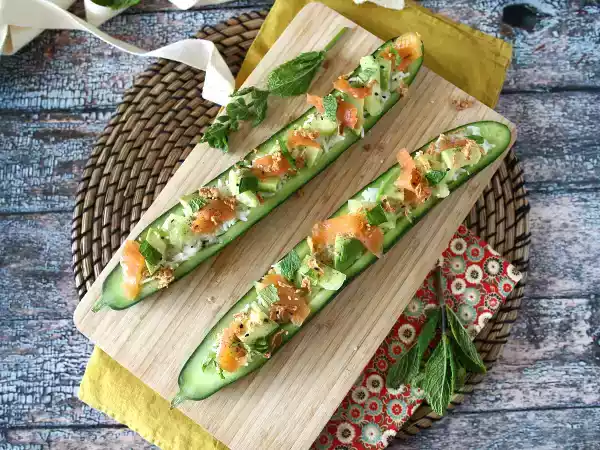Recept Okurky s rýží, uzeným lososem, avokádem a mátou