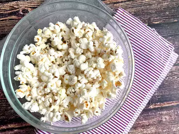 Recept Popcorn bez oleje připravený v mikrovlnné troubě